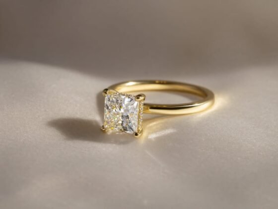 18ct Yellow Gold Diamond Engagement Ring