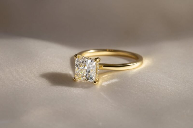 18ct Yellow Gold Diamond Engagement Ring